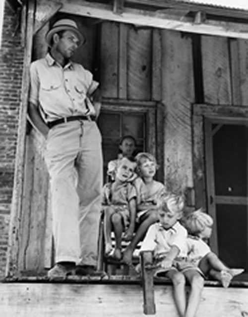 Cleveland, Mississippi, sharecropper with children